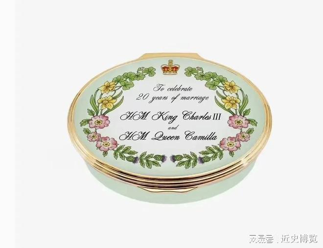查尔斯纪念瓷婚赠送卡米拉皇家定制珐琅盒两人头像对视好浪漫(图4)