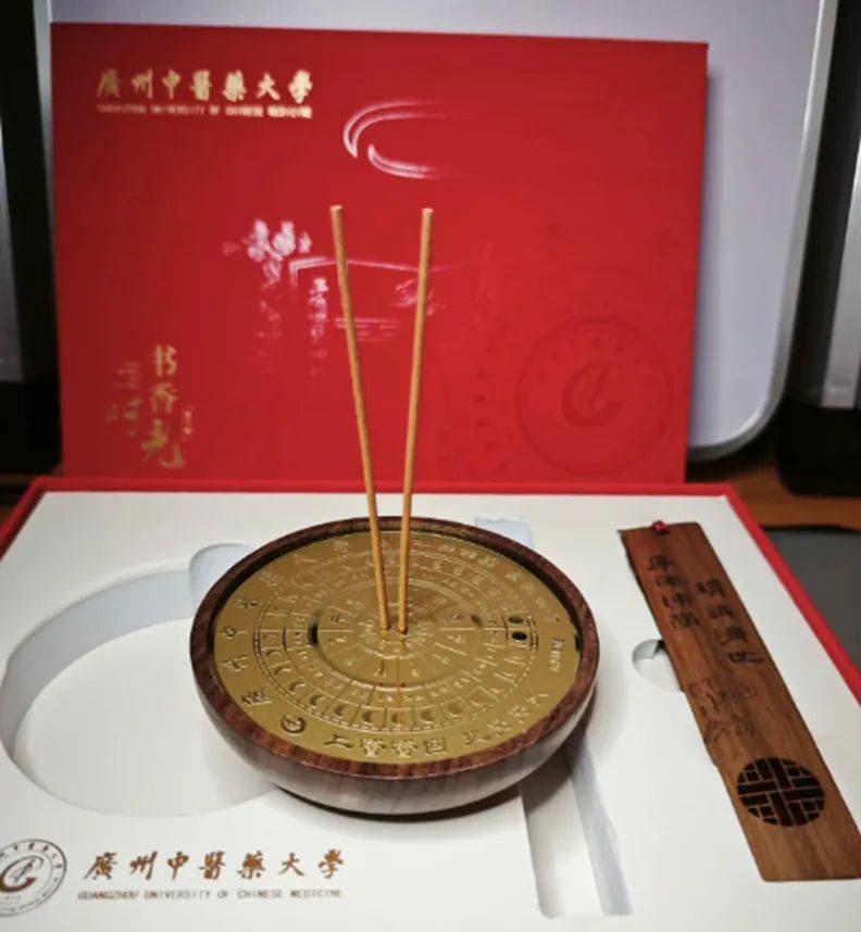 心动求同款！各大高校“毕业季限定”文创超走心购买攻略来了(图8)