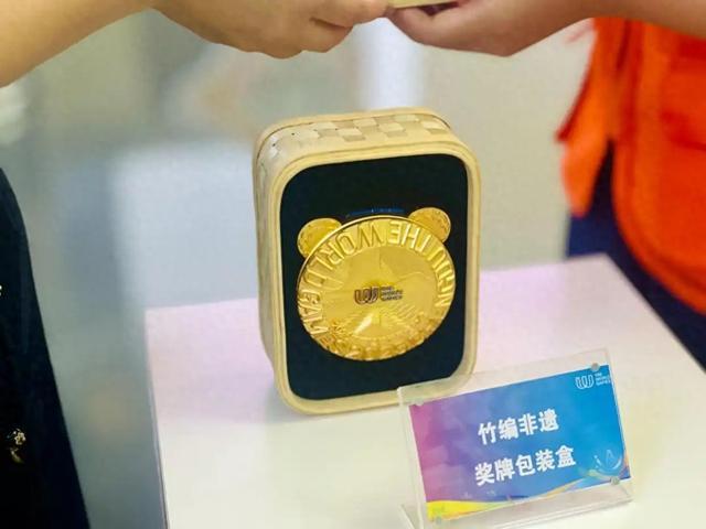 独具东方美学世运会奖牌盒子为非遗竹编制作(图1)