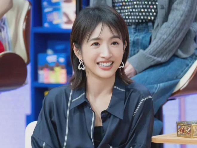 42岁林依晨二胎儿子满月宴：小帅林的礼盒中装的是甜蜜还是绩效？(图1)