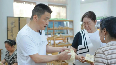 成都世运会奖牌盒由这一学校打造(图1)